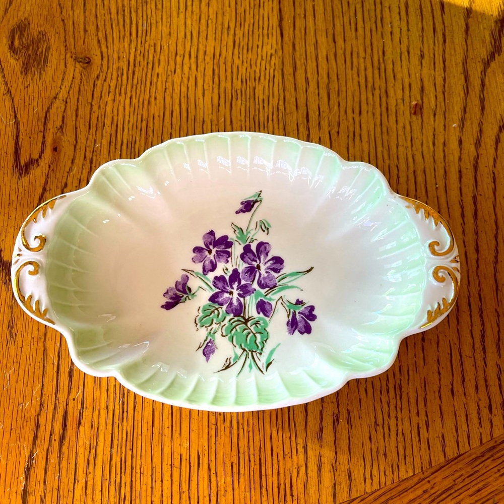 Vintage candy dish 7”x5” 22k gold trim with purple violets